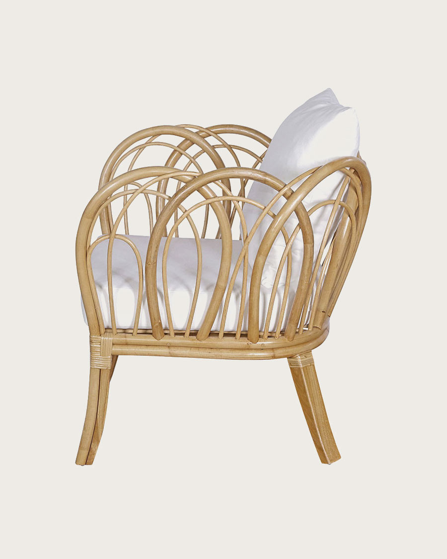 Aurora – Gartensessel aus Rattan mit weißem Kissen