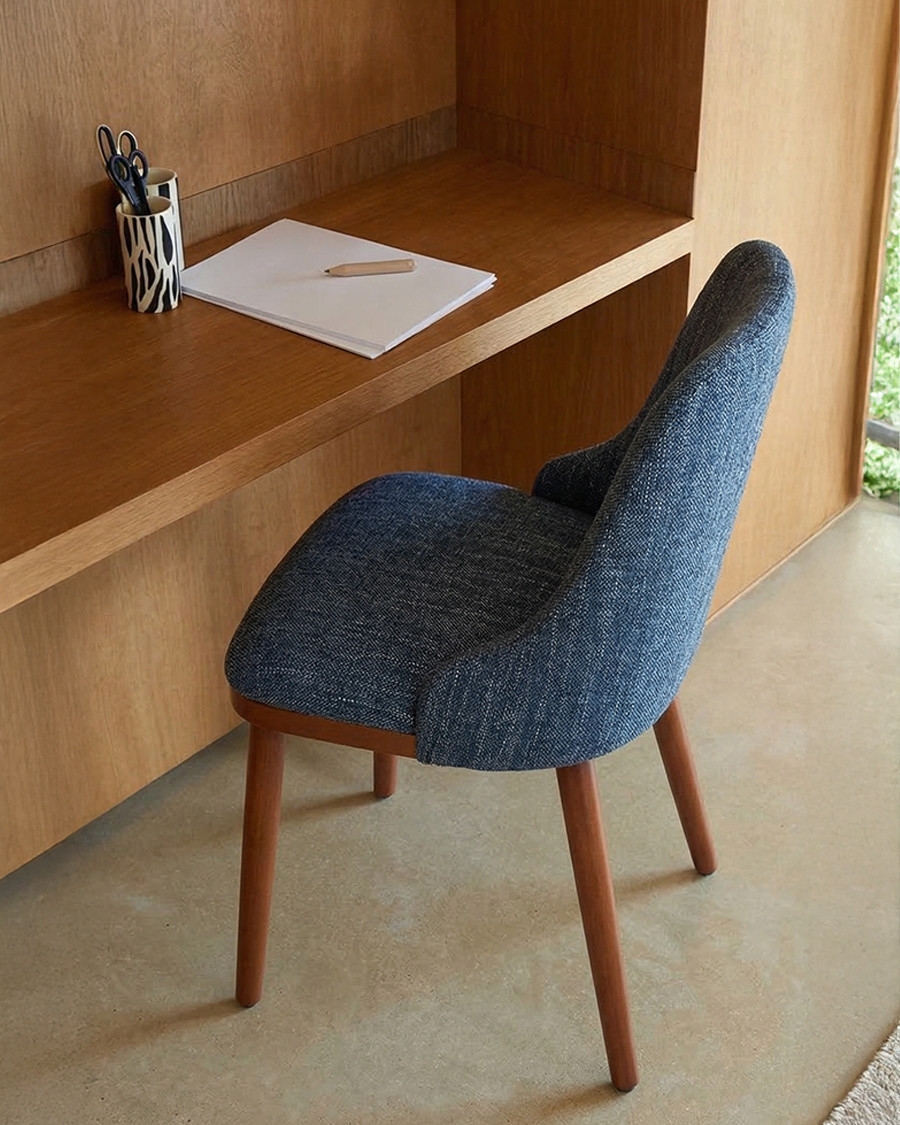 Liro - Lot de 2 chaises repas en tissu bleu avec pieds en bois