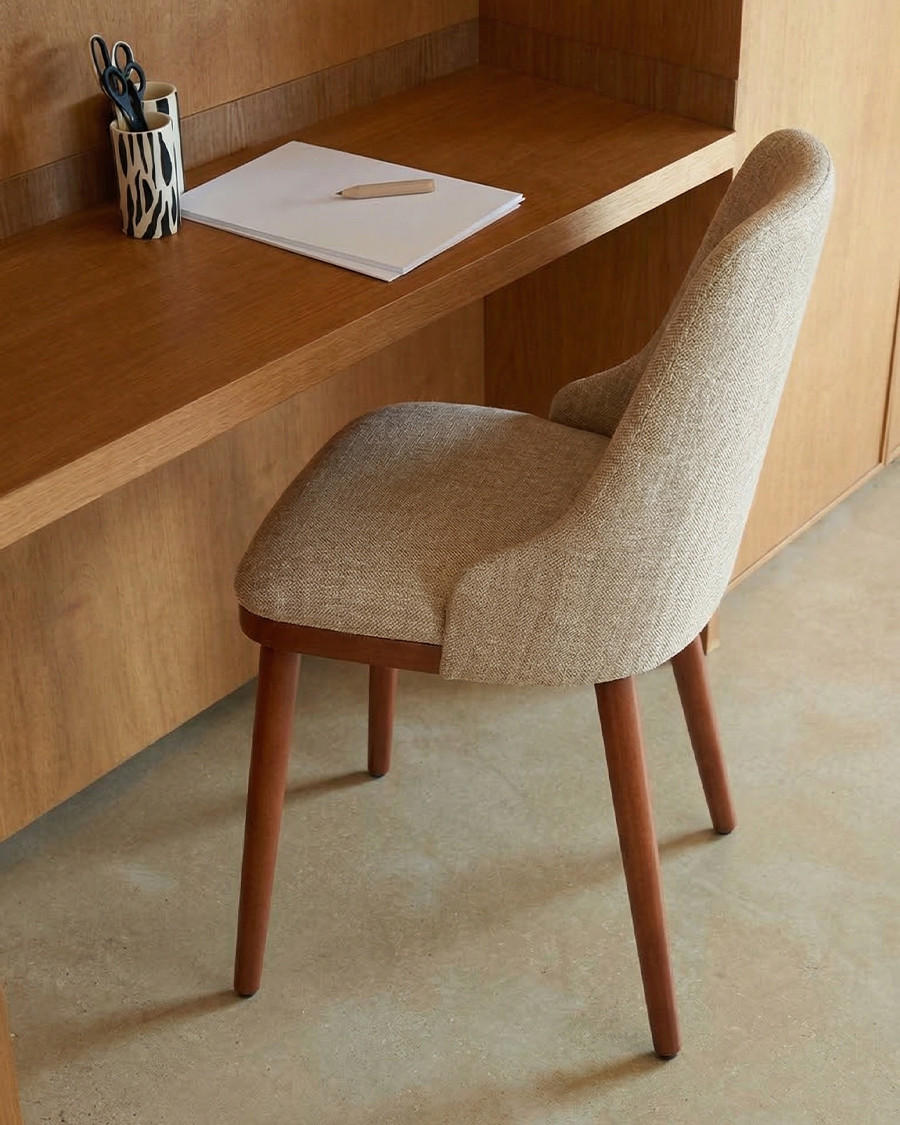 Liro beige - Juego de 2 sillas de comedor de tela beige con patas de madera