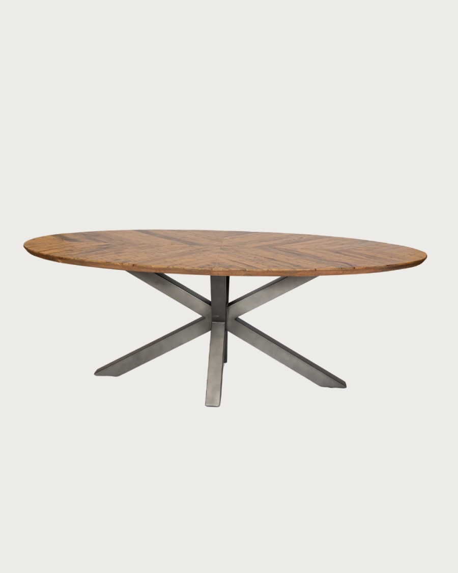 Apogee - Ovale eettafel met visgraatmotief op het blad van mangohout en een metalen stervoet.