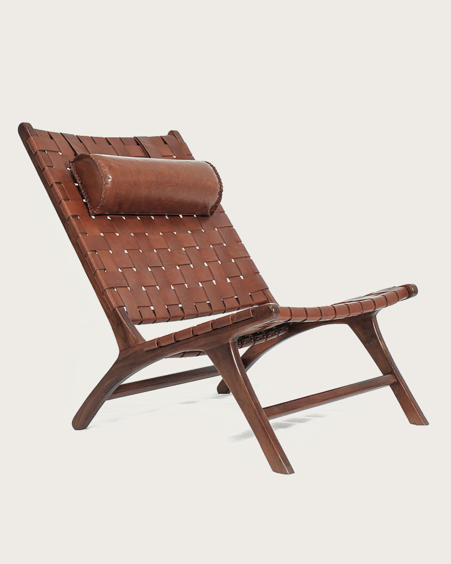 California - Loungefauteuil met hoge rugleuning van teakhout en bruin leer