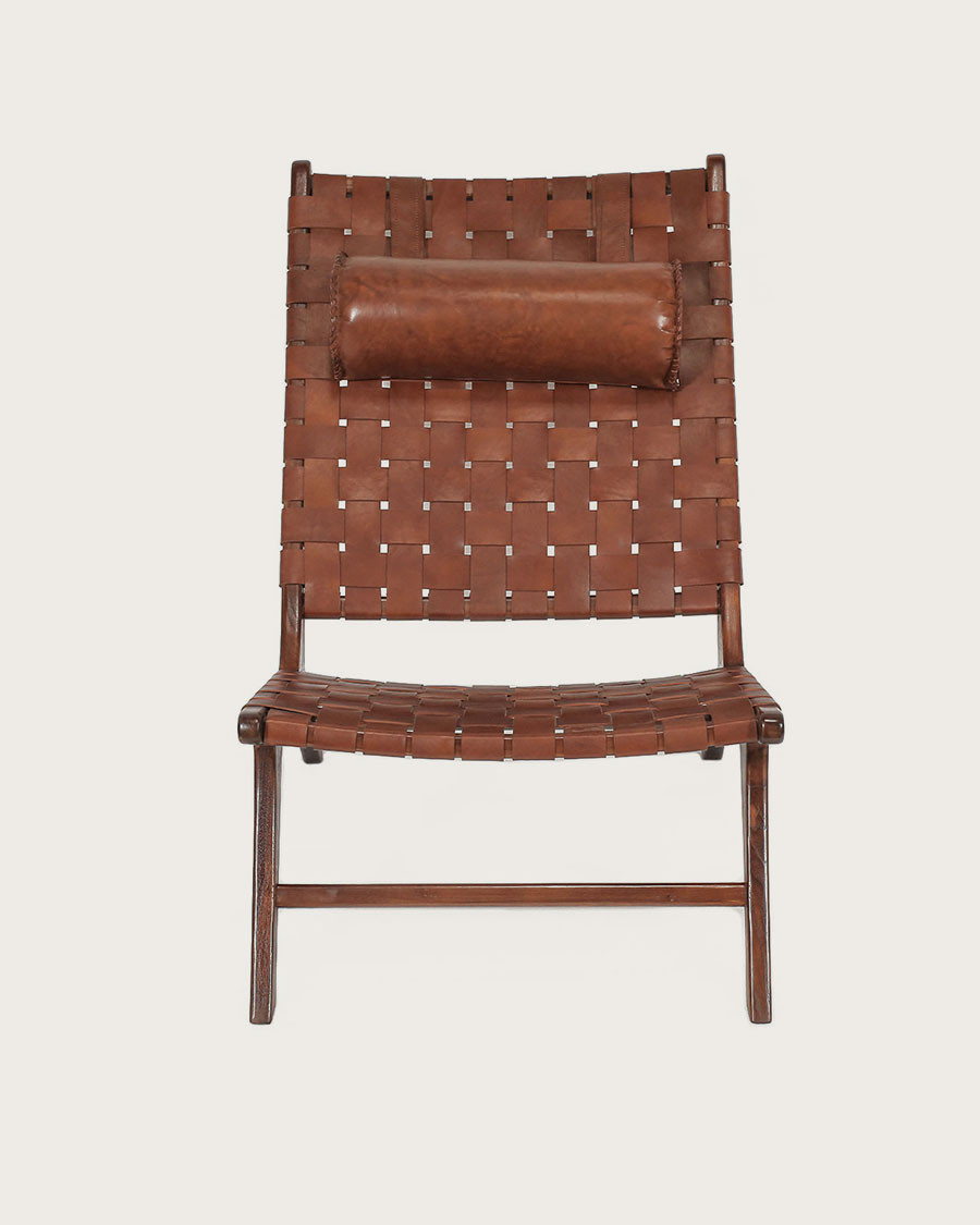 California - Loungefauteuil met hoge rugleuning van teakhout en bruin leer