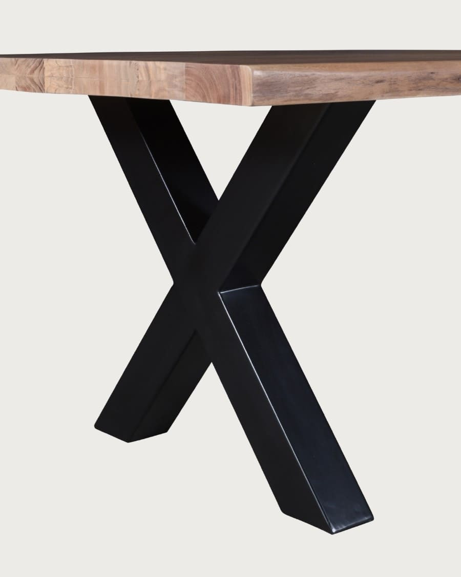 Hino - Table à manger en acacia massif avec piètement en métal noir