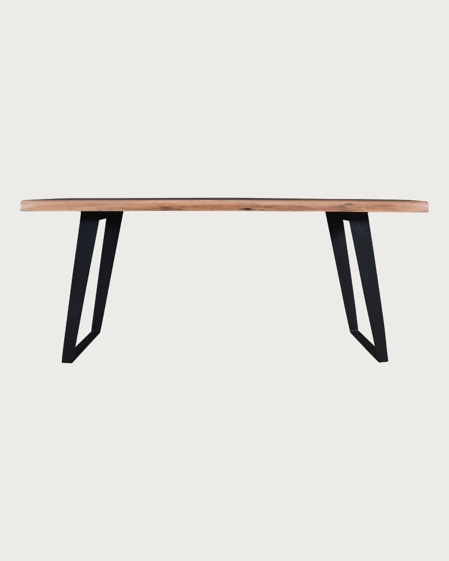 Mesa de comedor de estilo industrial en madera maciza y metal negro.