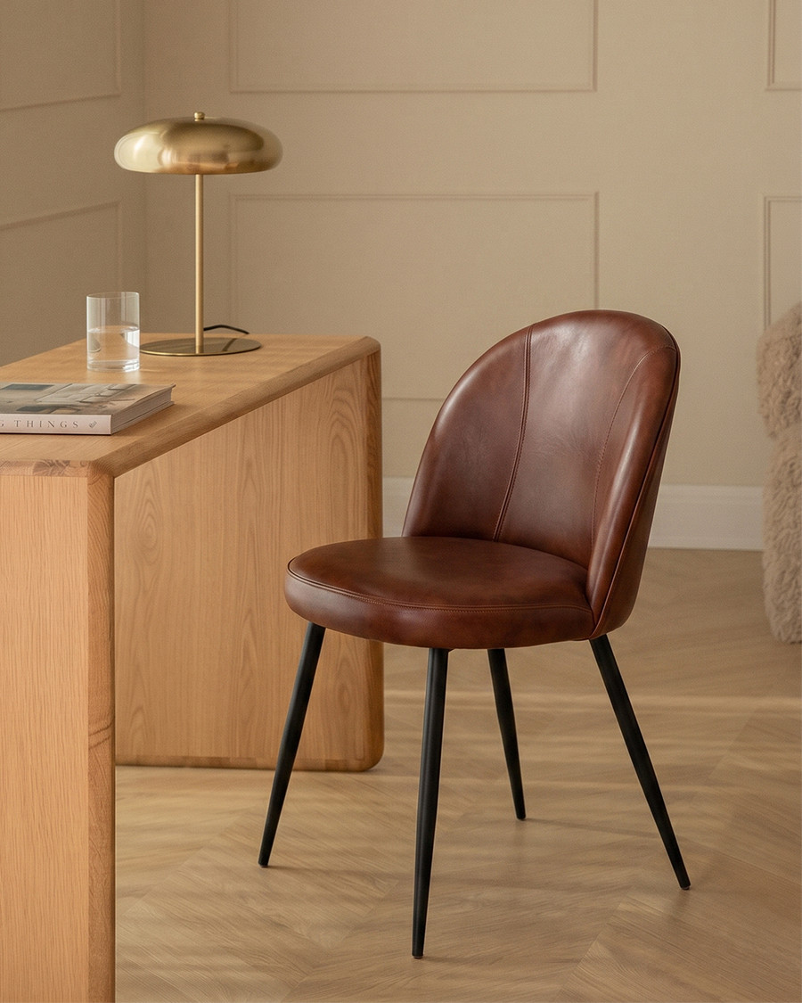 Chaise en cuir marron Chaise en cuir marron