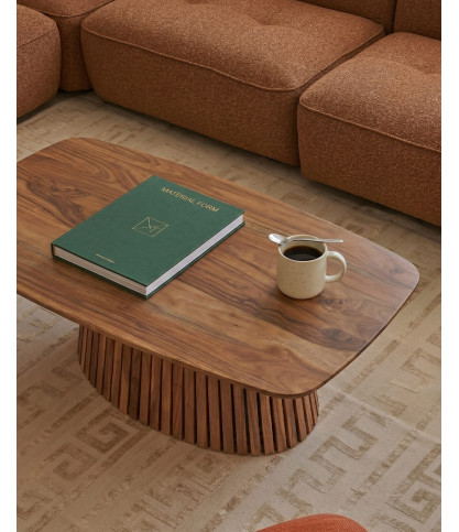 Oval coffee table in solid acacia wood