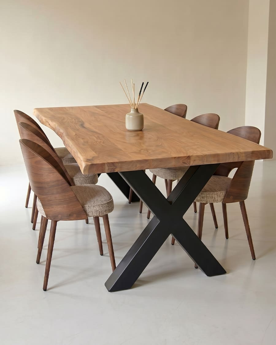 Dining table in solid acacia and metal Dining table in solid acacia and metal