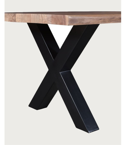 Hino - Mesa de comedor de madera maciza de acacia y metal.