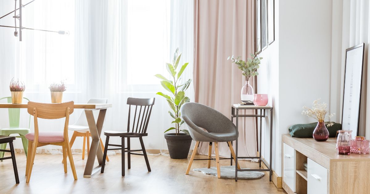 Mix and match, les chaises déparaillées tendances